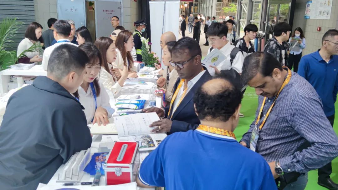 东南亚客户光临ng28.cc官网展台咨询污水处理